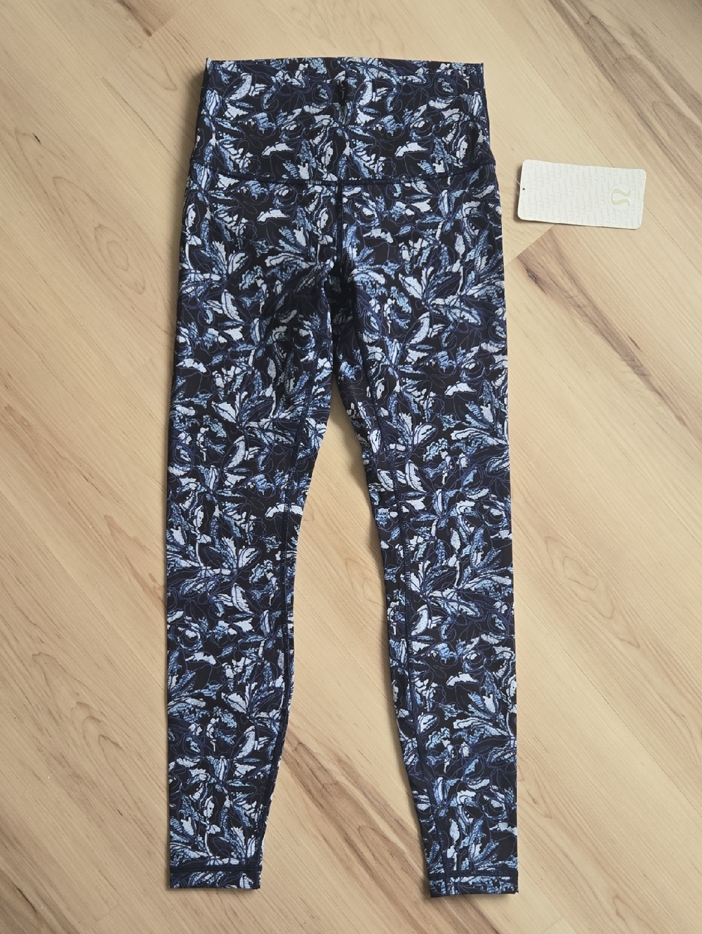 NWT Lululemon Wunder Train HR Tight, Size 6